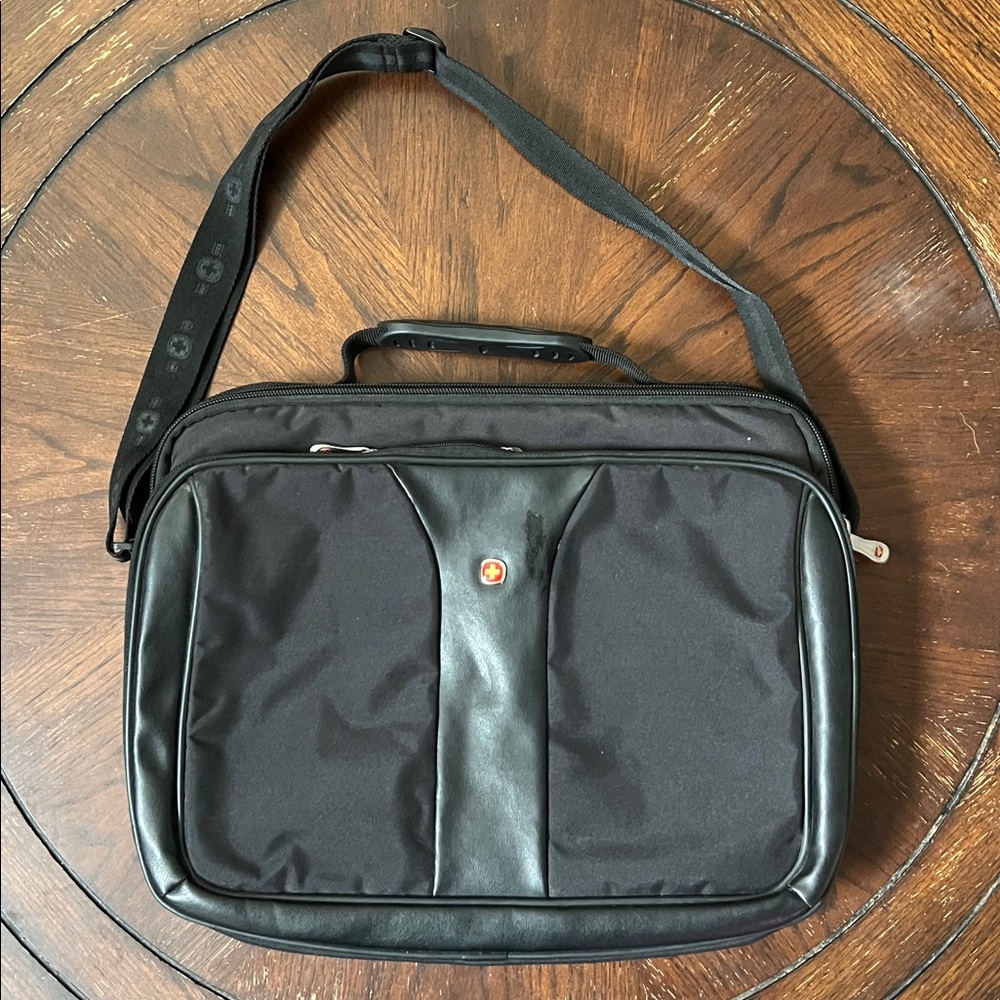 Victorinox Swiss Army Laptop Briefcase Bag Preowned
